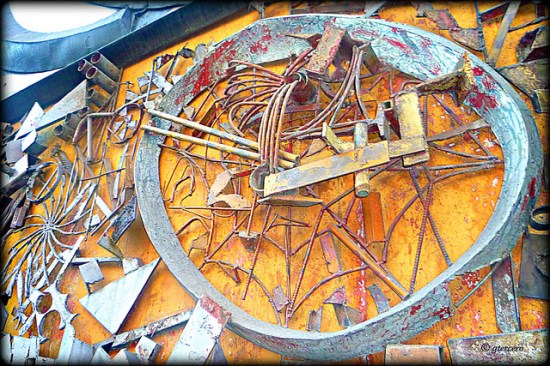 Chatarrismo en el Polyforum